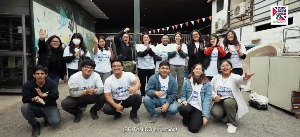 Voluntarios de BRITÁNICO reciclando en Ecobazar con Recidar - recicladores por un día