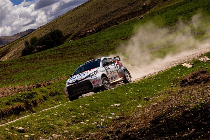 Vehículos Toyota en Rally Caminos del Inca 2025 con enfoque sostenible